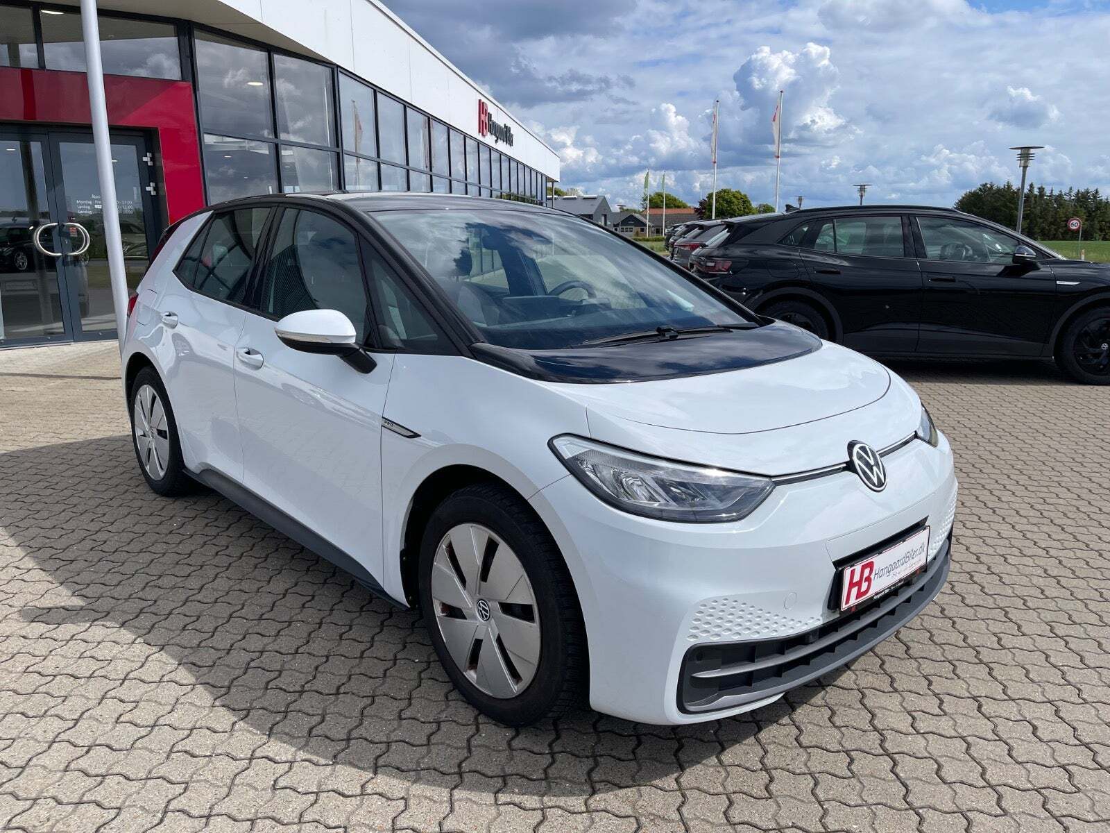 Hvid VW ID.3 fra 2021 set udefra