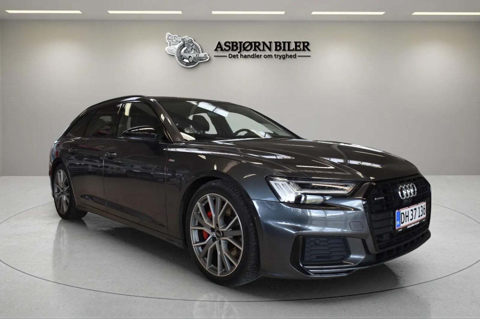 Grå Audi A6 fra 2022 set udefra