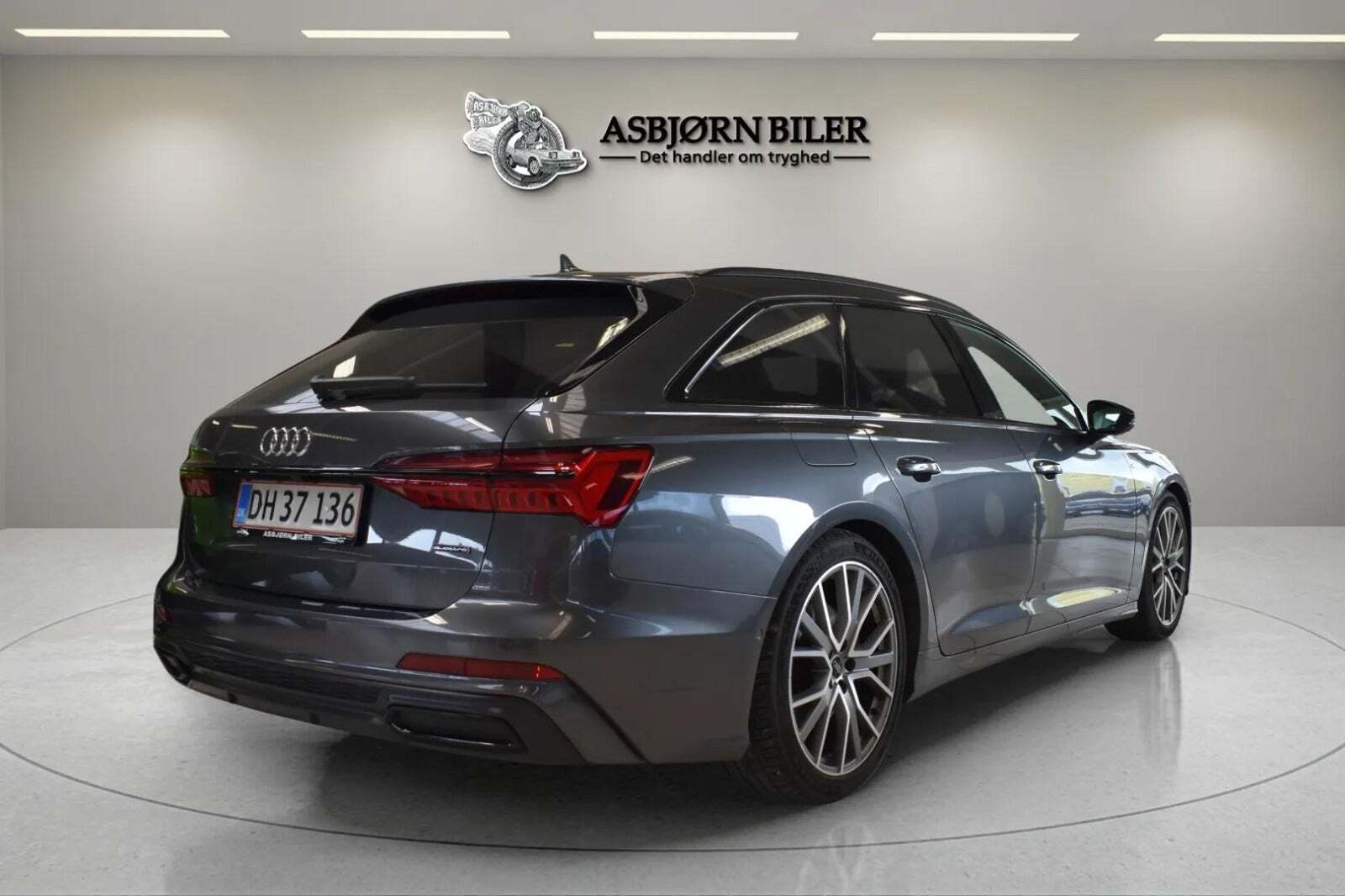 Grå Audi A6 fra 2022