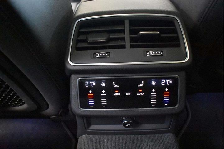 Grå Audi A6 fra 2022