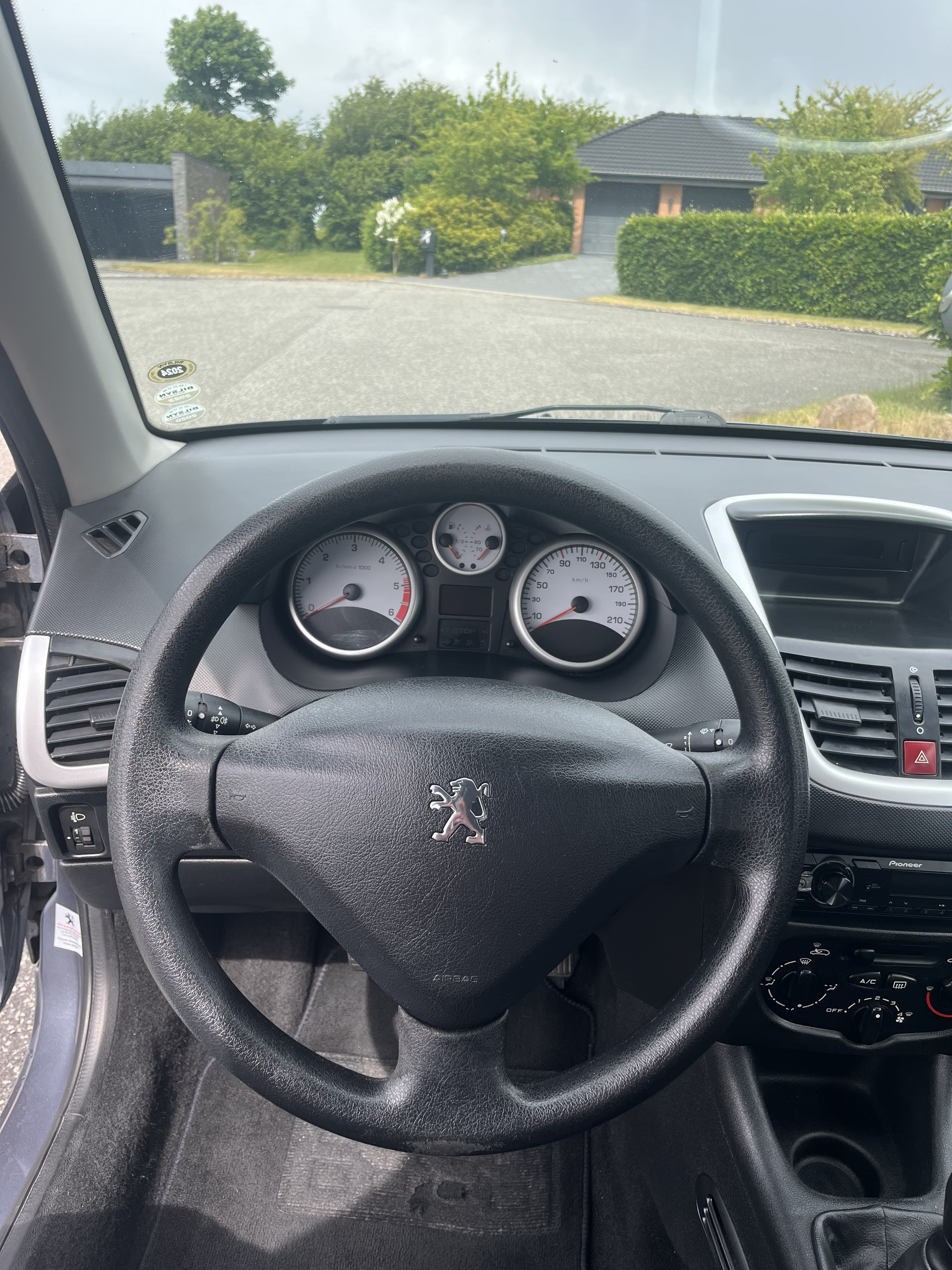 Grå Peugeot 206+ fra 2012