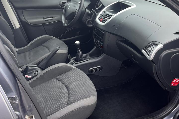 Grå Peugeot 206+ fra 2012