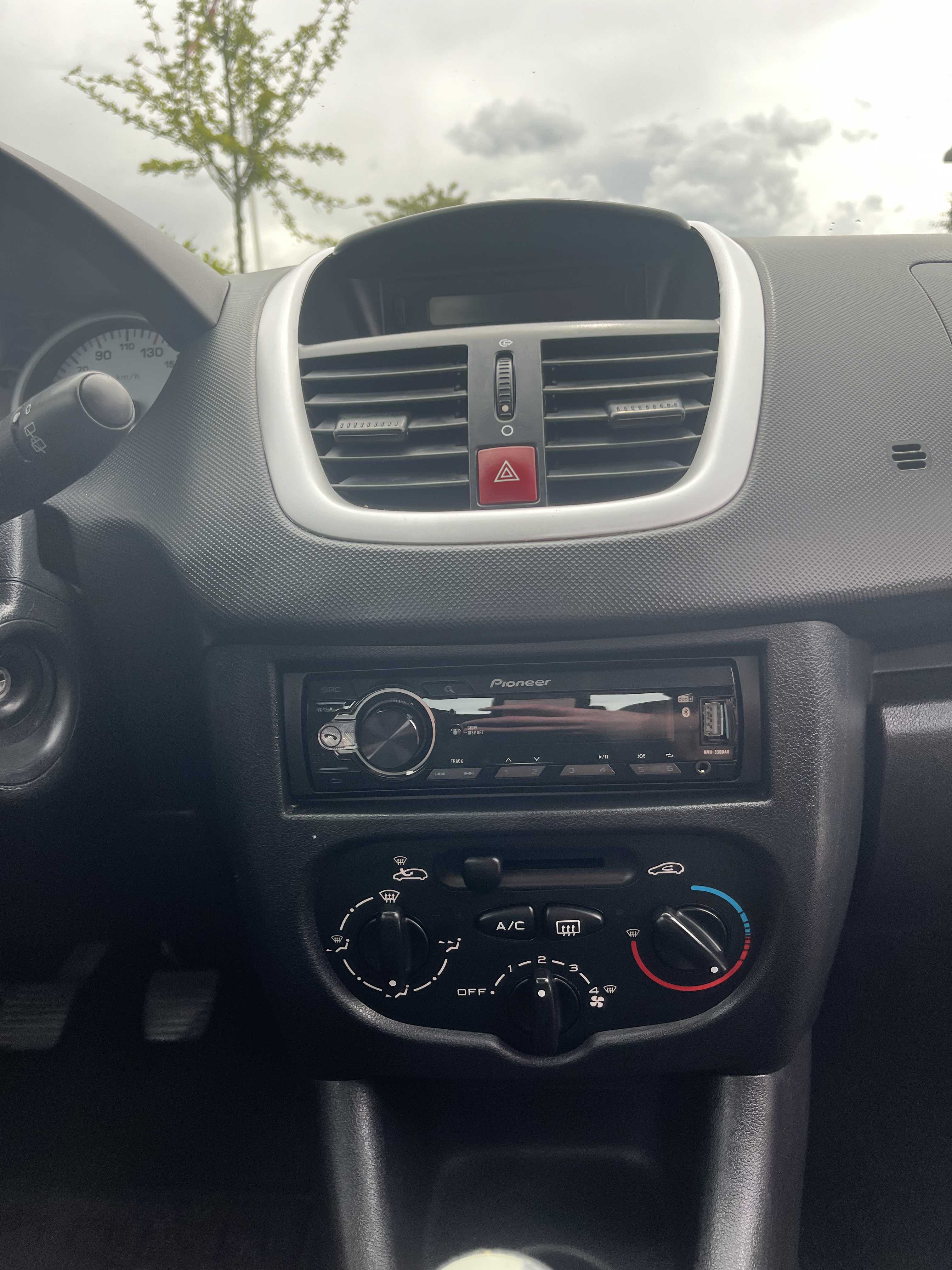 Grå Peugeot 206+ fra 2012