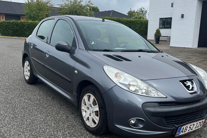 Grå Peugeot 206+ fra 2012