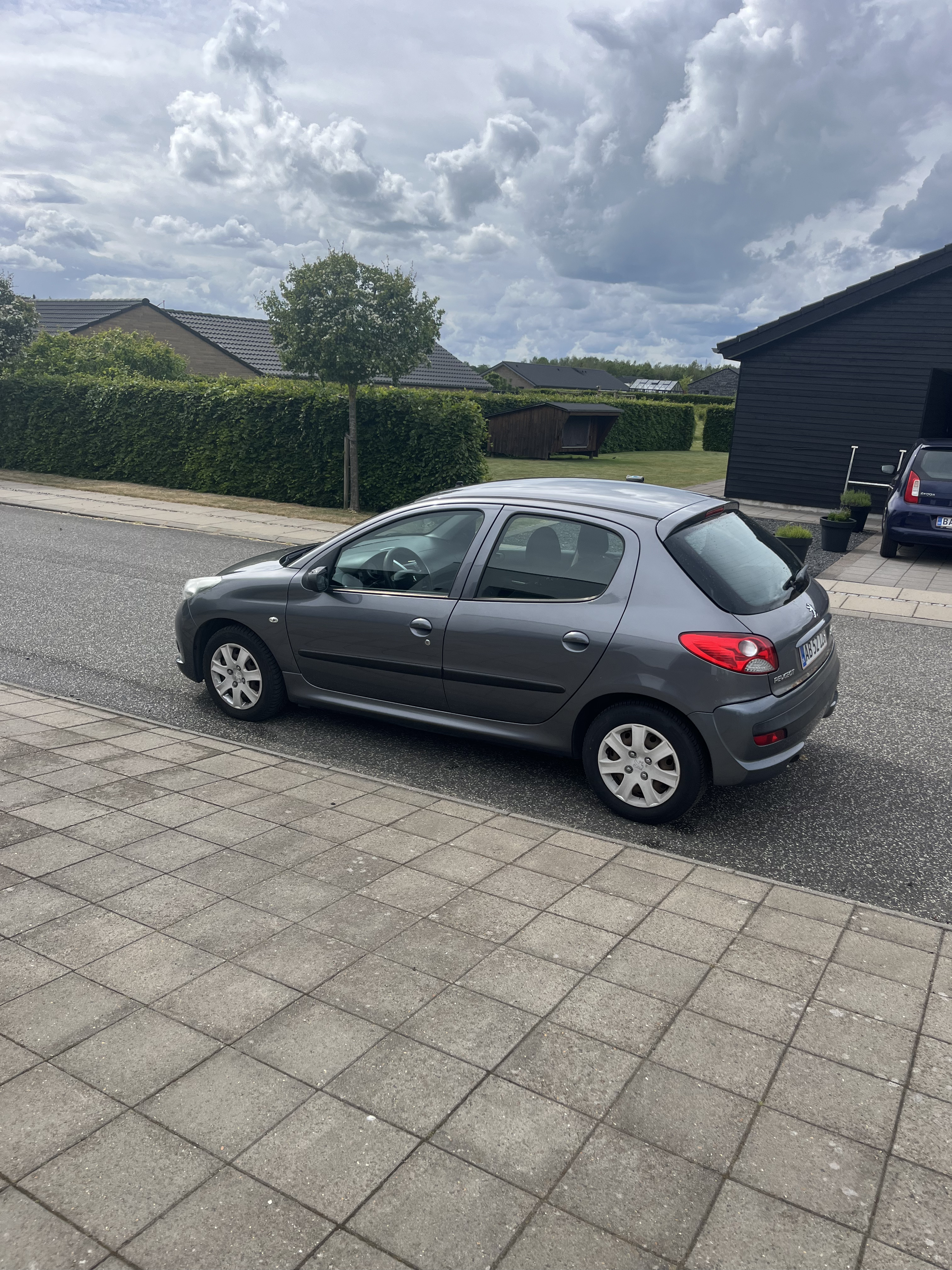 Grå Peugeot 206+ fra 2012