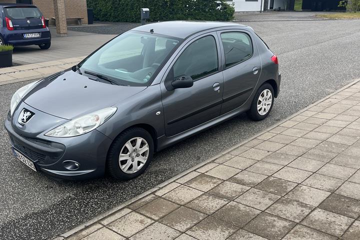 Grå Peugeot 206+ fra 2012