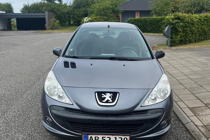 Grå Peugeot 206+ fra 2012