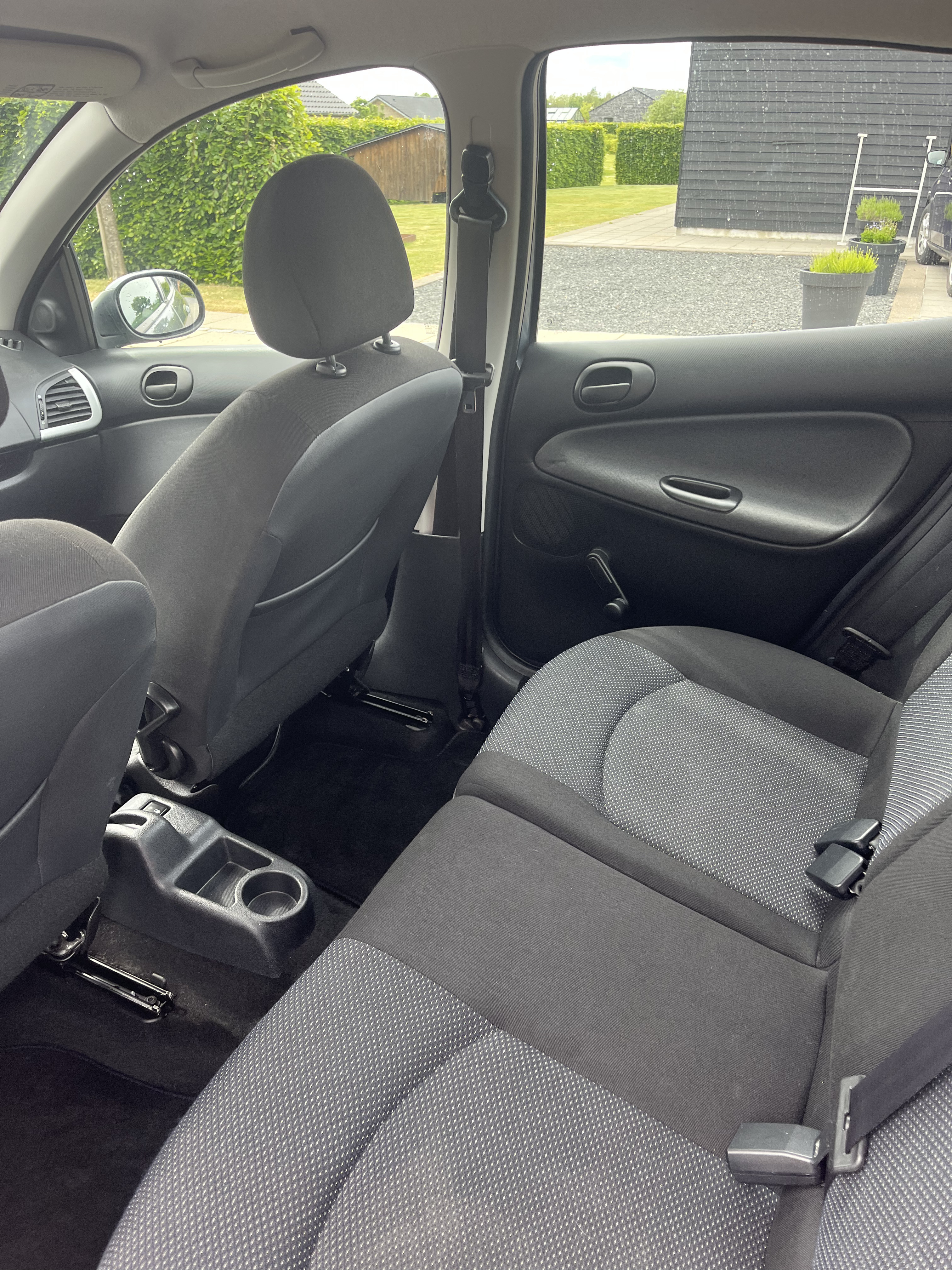 Grå Peugeot 206+ fra 2012