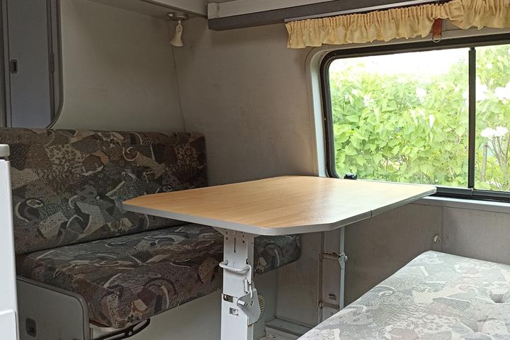 Hvid Ford Transit fra 1991