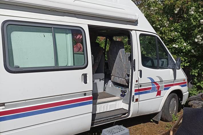 Hvid Ford Transit fra 1991