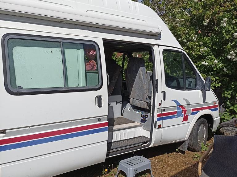 Ford Transit 2,5 UOPLYST