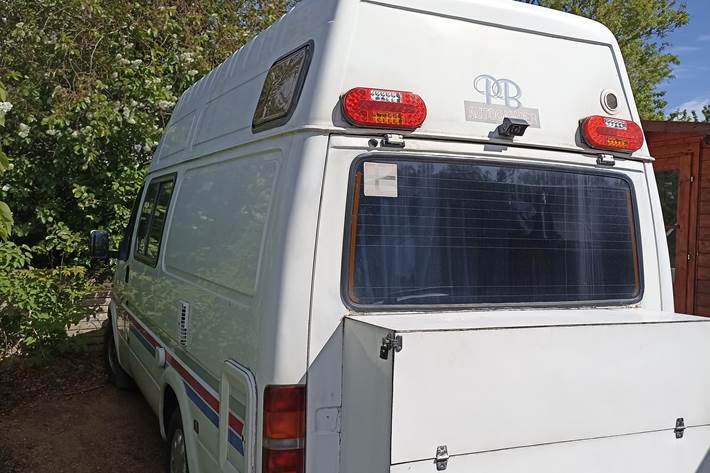 Hvid Ford Transit fra 1991