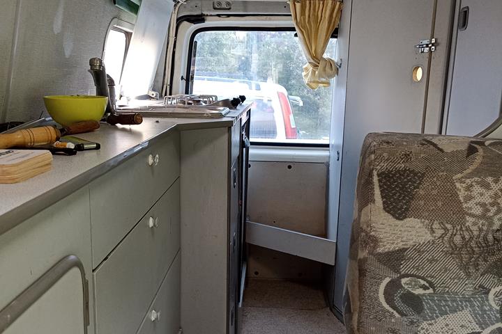 Hvid Ford Transit fra 1991