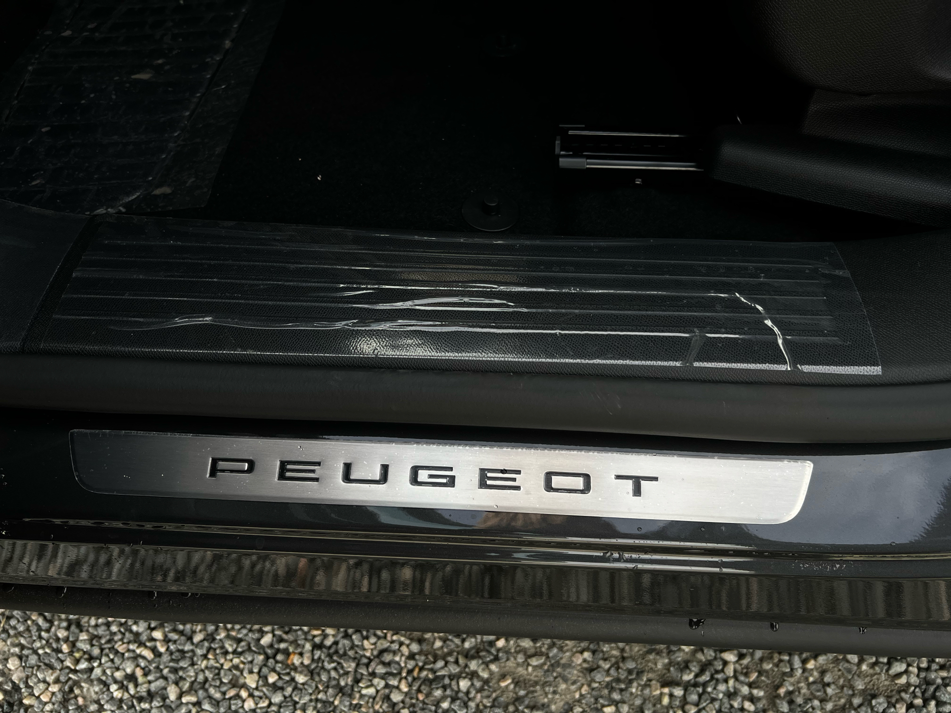Peugeot e-3008