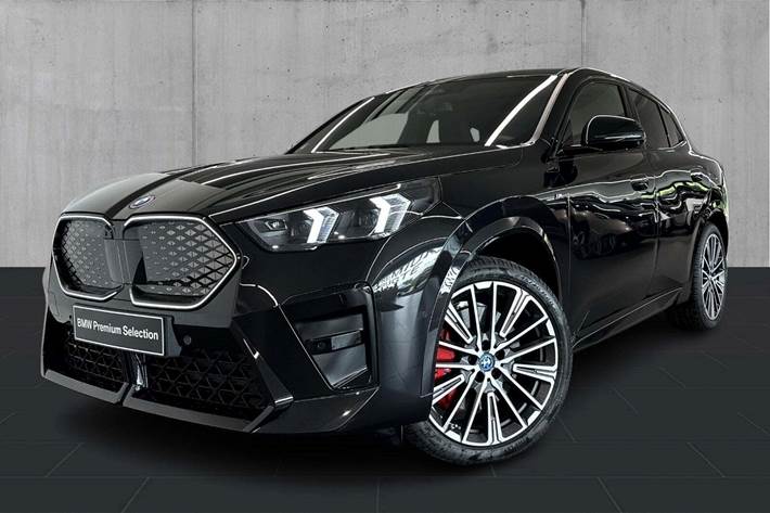 Sort BMW iX2 fra 2025 set udefra