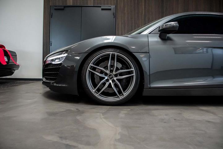 Grå Audi R8 fra 2015