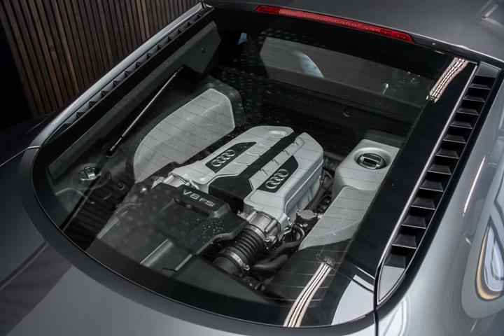 Grå Audi R8 fra 2015