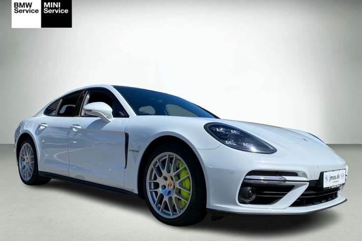 Hvid Porsche Panamera Turbo S fra 2017