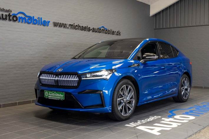 Blå Skoda Enyaq fra 2023 set udefra
