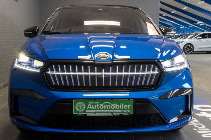 Blå Skoda Enyaq fra 2023