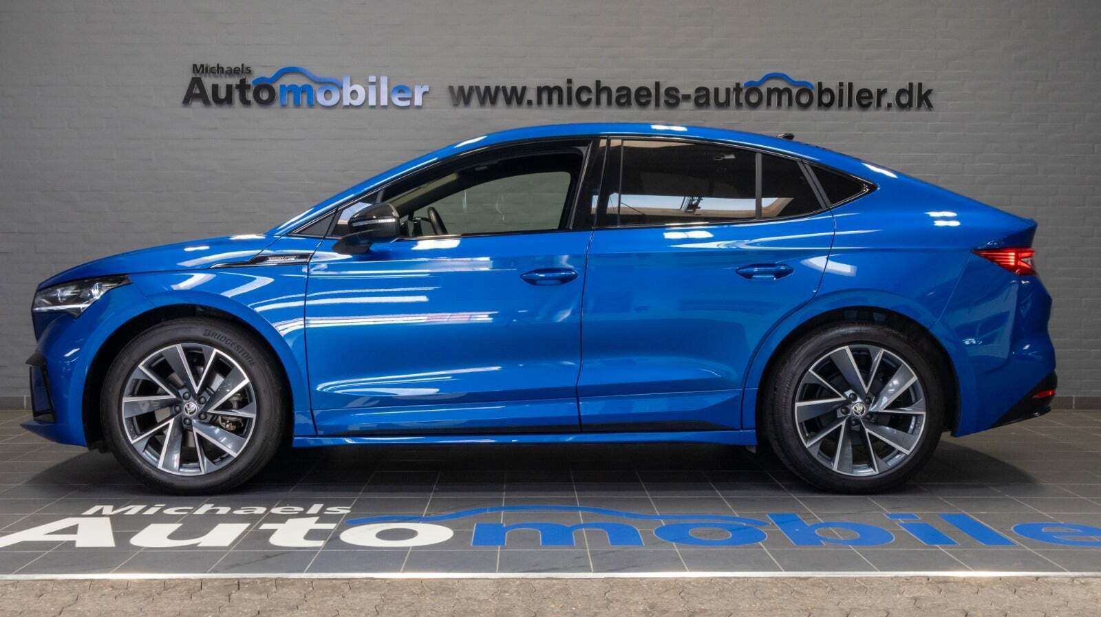 Blå Skoda Enyaq fra 2023