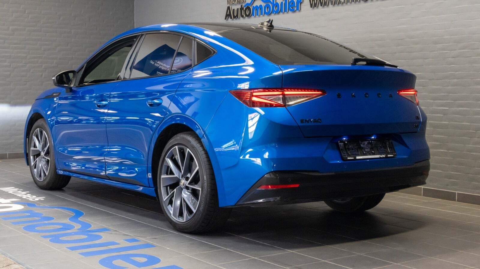 Blå Skoda Enyaq fra 2023