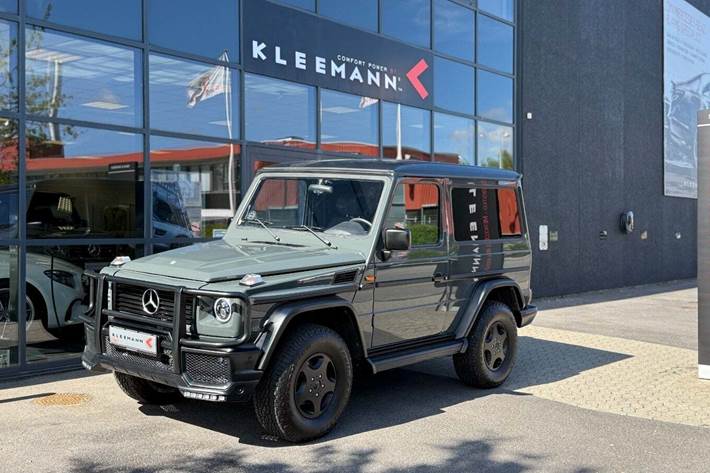 Grå Mercedes GD300 fra 1997 set udefra
