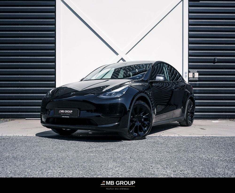undefined Tesla Model Y fra 2022 set udefra