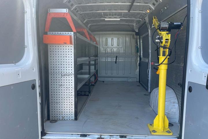 Hvid Peugeot Boxer 435 fra 2022 set udefra