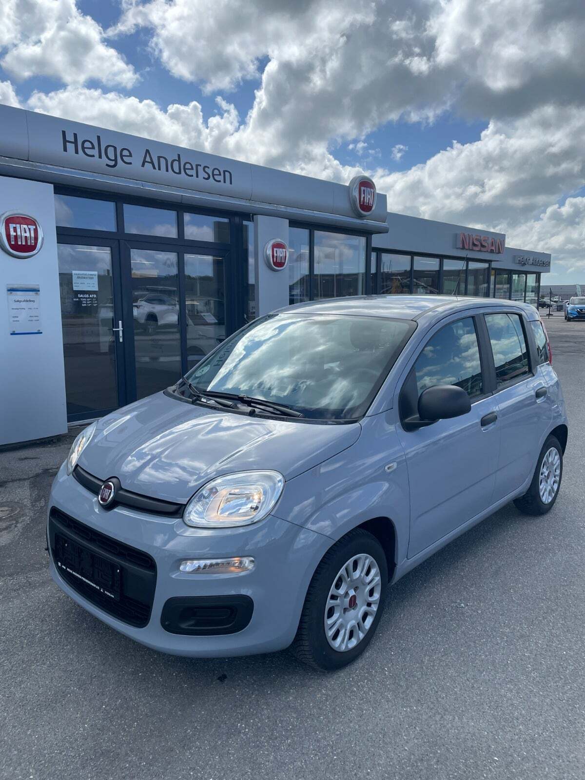 Grå Fiat Panda fra 2021 set udefra