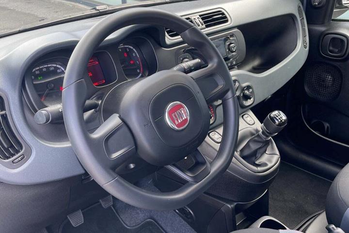 Grå Fiat Panda fra 2021