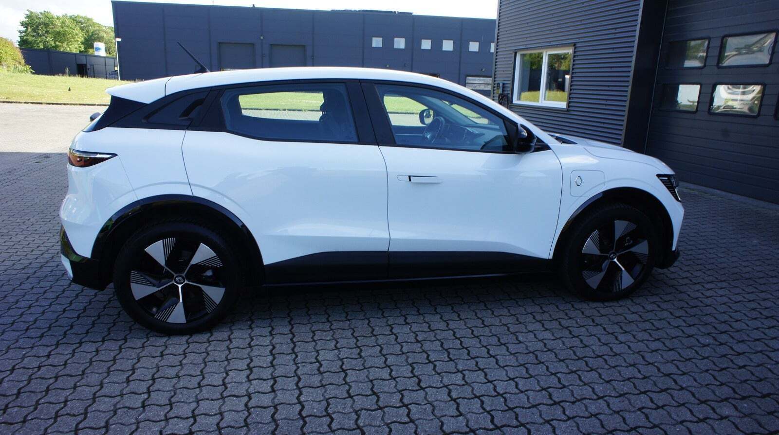 Hvid Renault Megane E-Tech fra 2022