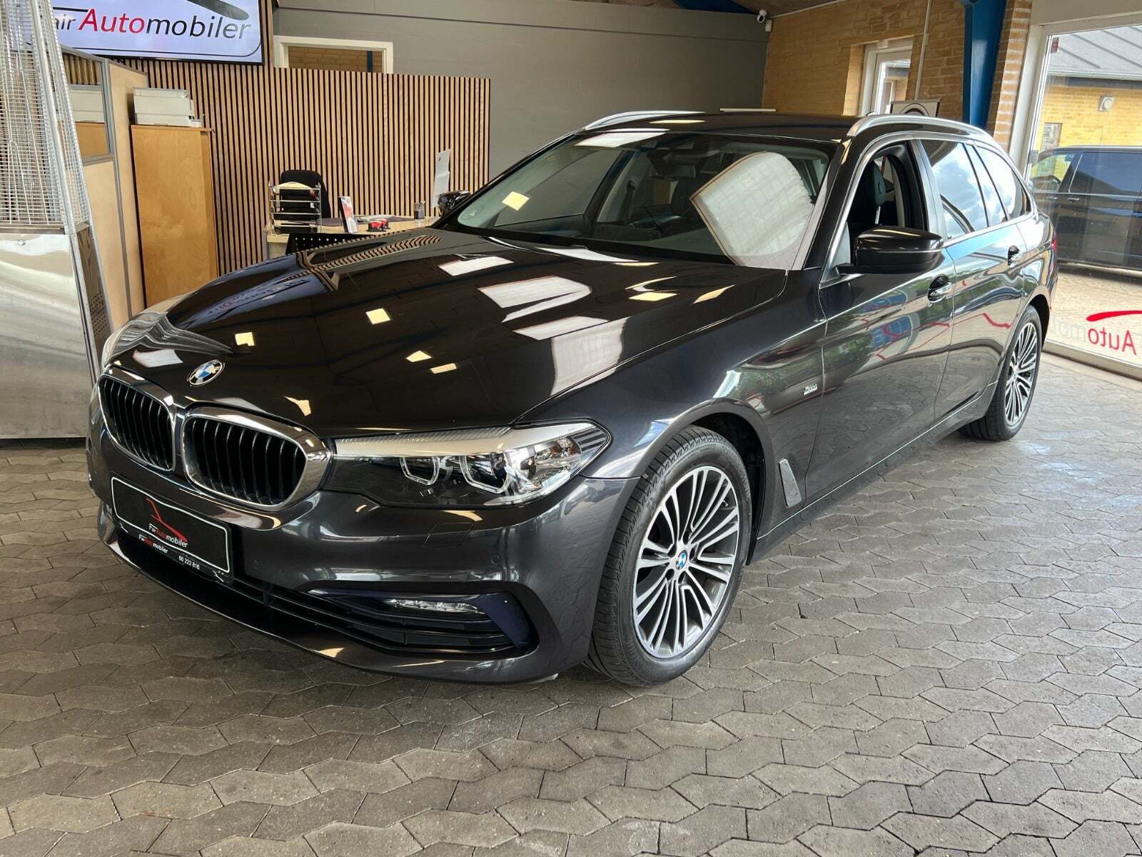 Grå BMW 520d fra 2018 set udefra