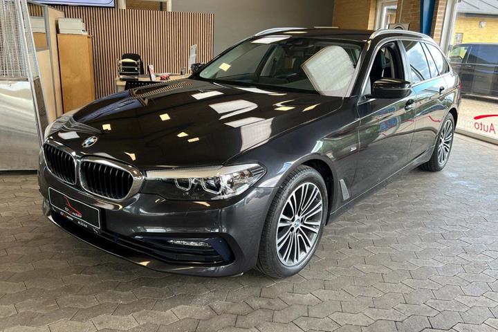 Grå BMW 520d fra 2018 set udefra