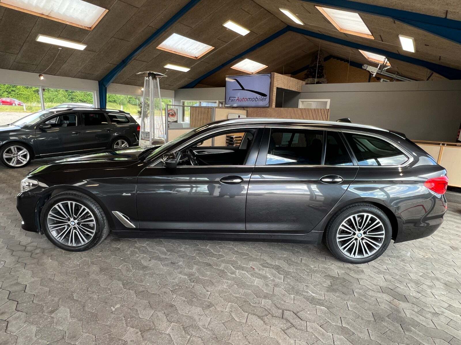 Grå BMW 520d fra 2018