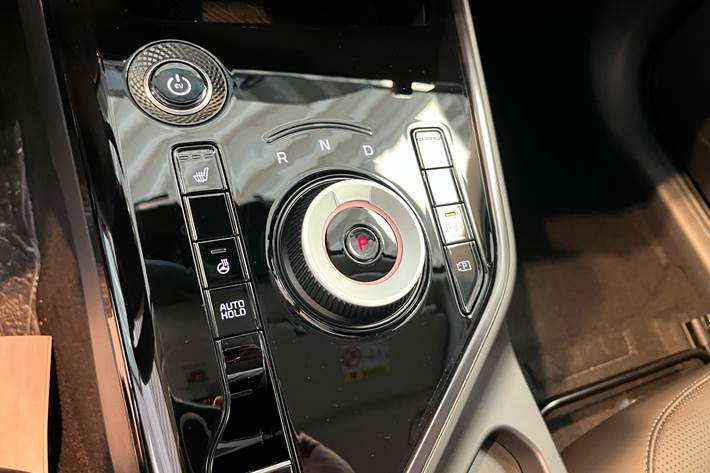 Grå Kia Niro EV fra 2025