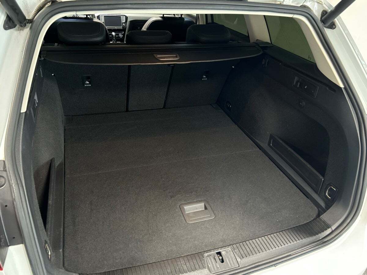 Hvid VW Passat fra 2017