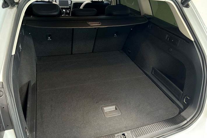 Hvid VW Passat fra 2017