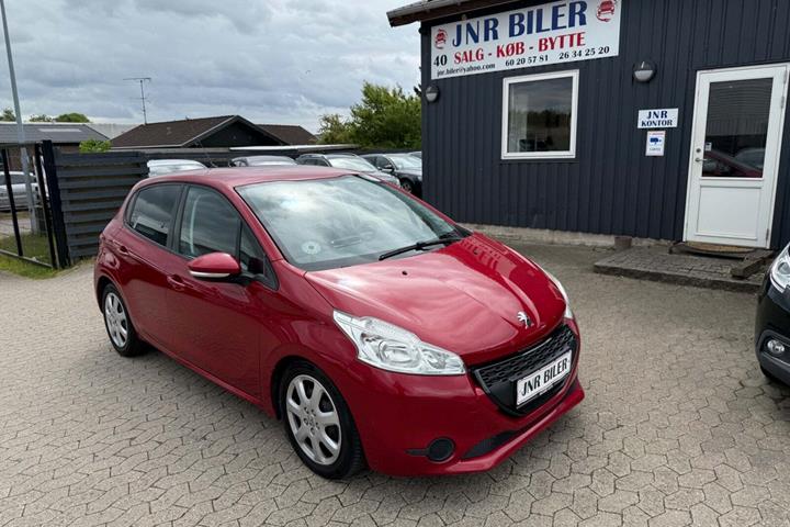 undefined Peugeot 208 fra 2015 set udefra