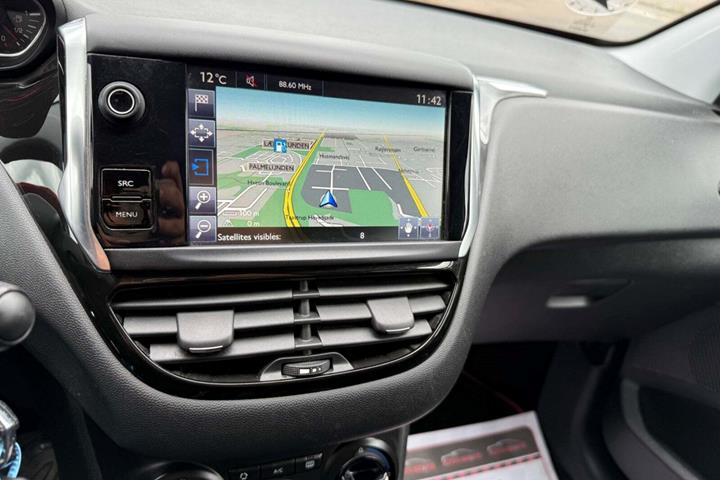undefined Peugeot 208 fra 2015