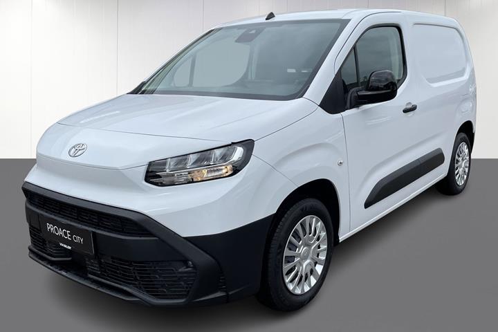 Hvid Toyota ProAce City fra 2025 set udefra