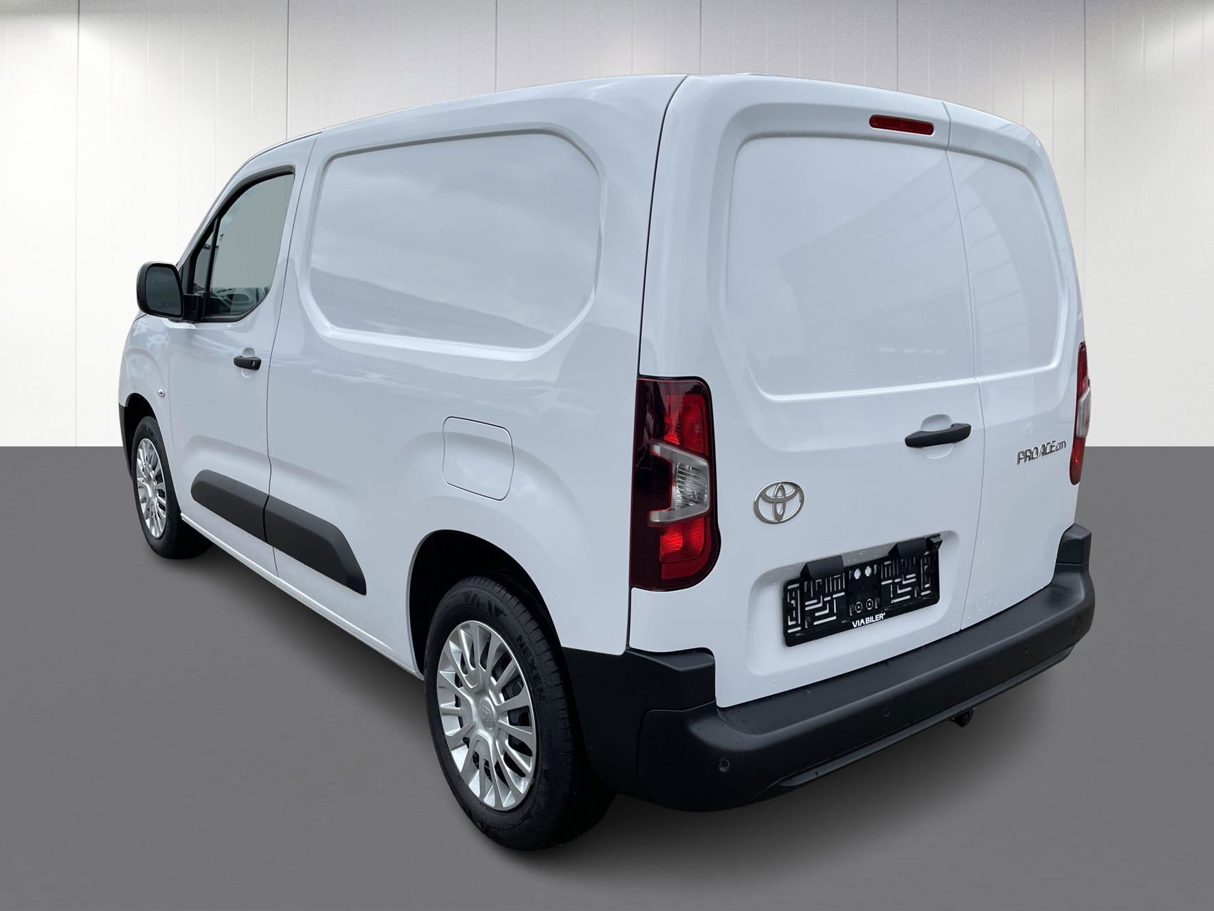 Hvid Toyota ProAce City fra 2025