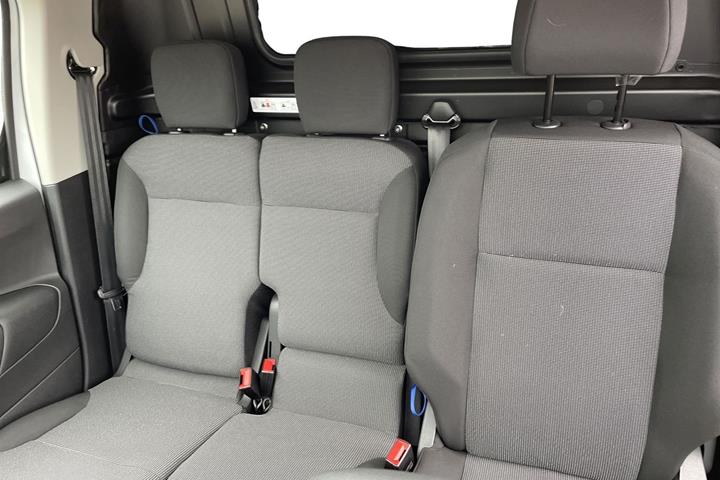 Hvid Toyota ProAce City fra 2025
