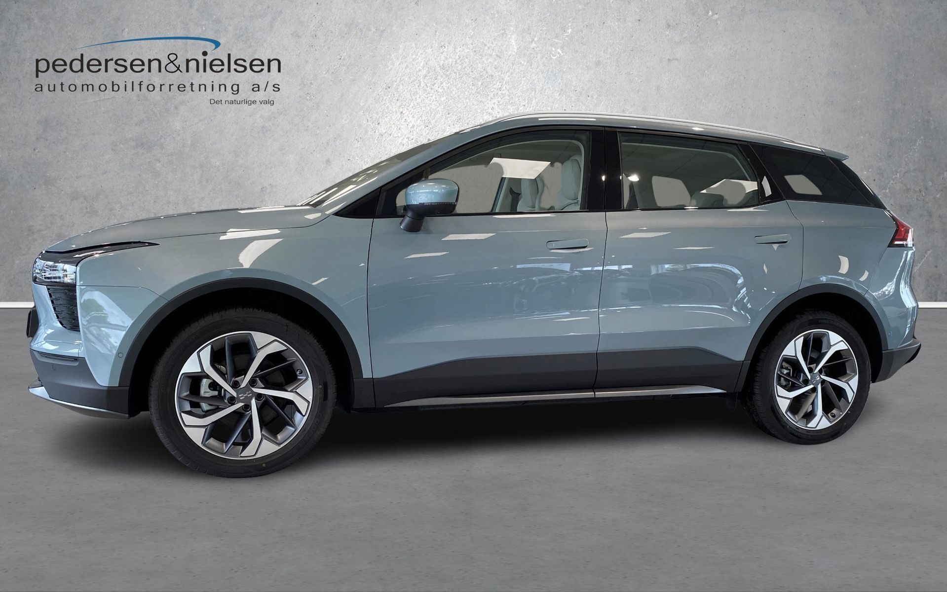 Blå Aiways U5 fra 2025