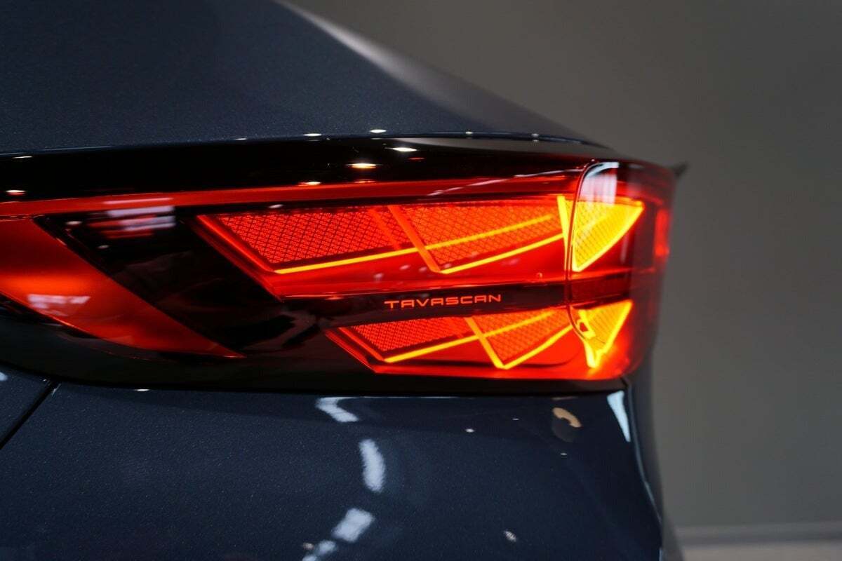 Blå Cupra Tavascan fra 2025