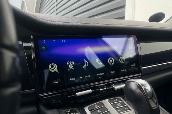 undefined Porsche Panamera fra 2014 set indefra