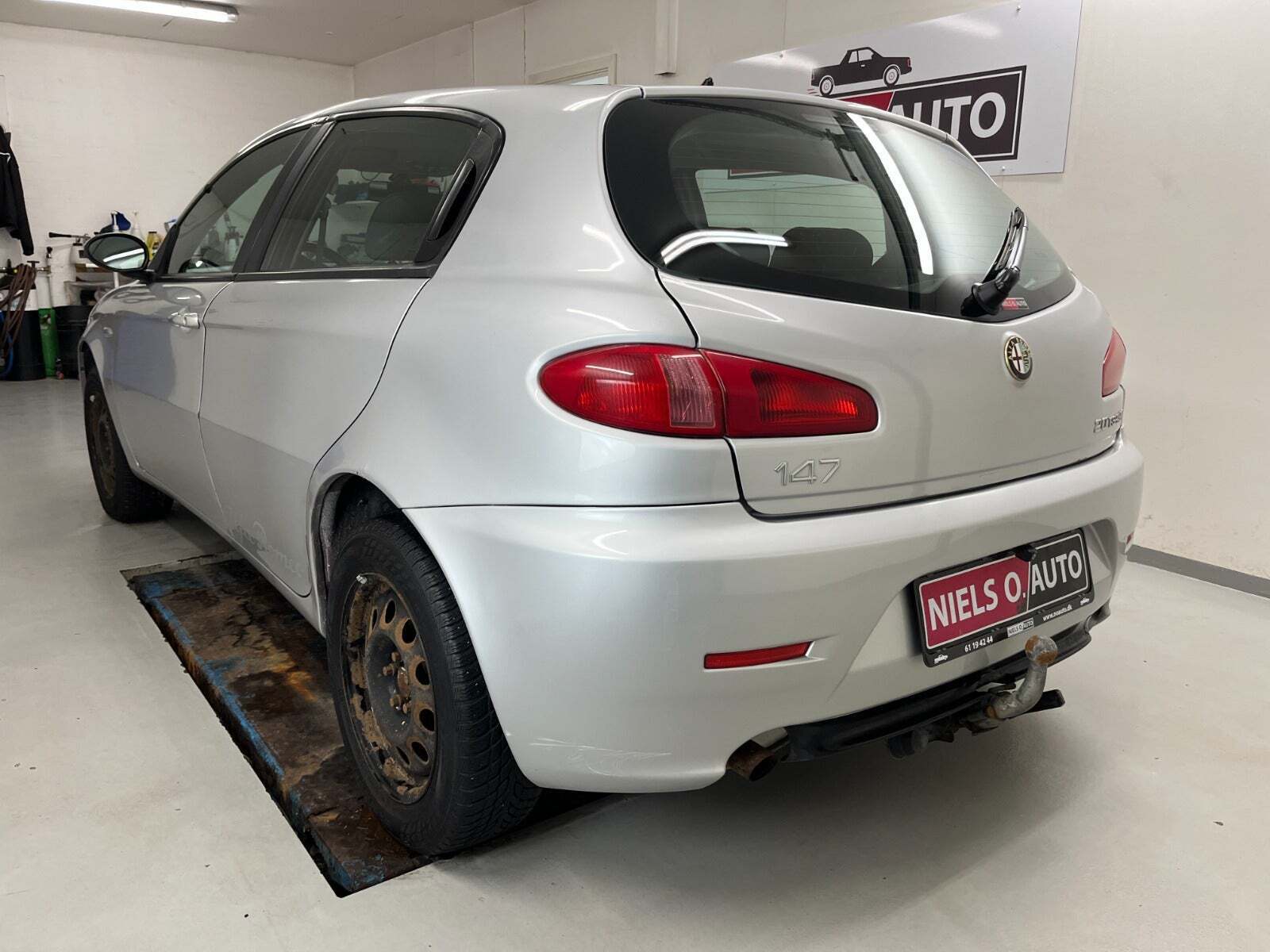 Sølv Alfa Romeo 147 fra 2005
