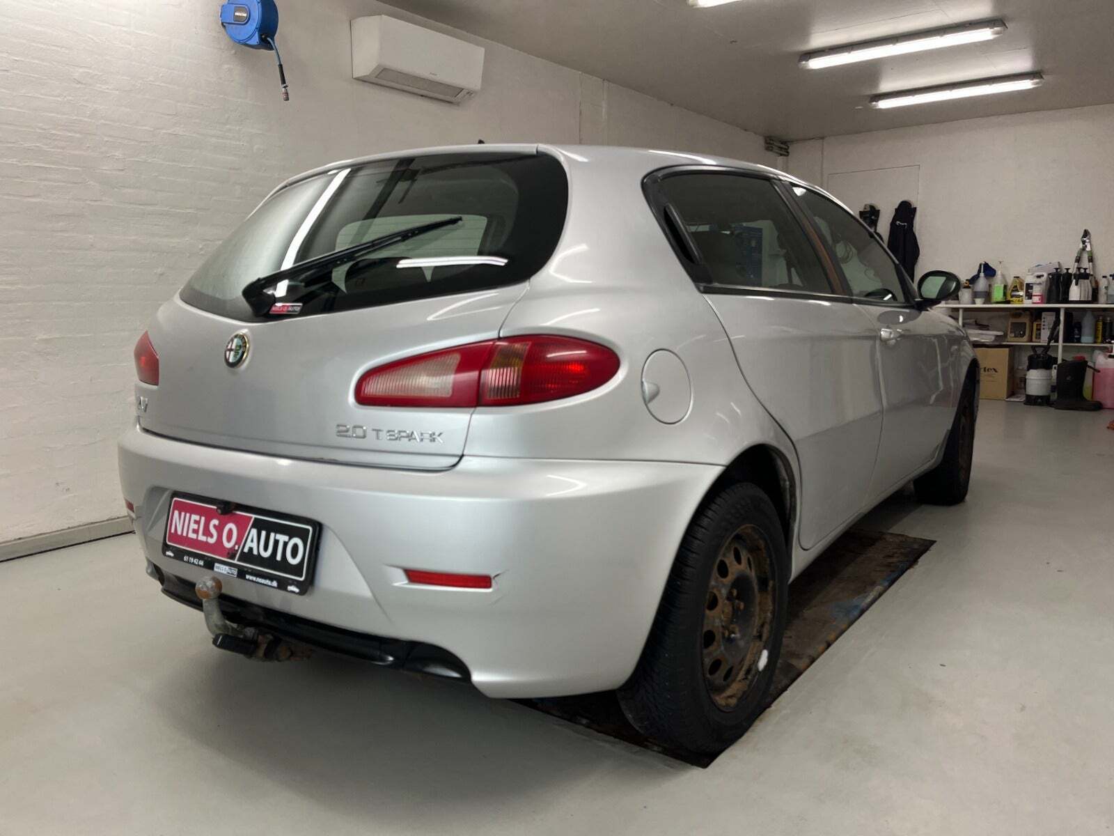 Sølv Alfa Romeo 147 fra 2005