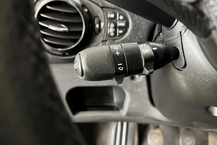 Sølv Alfa Romeo 147 fra 2005 set indefra