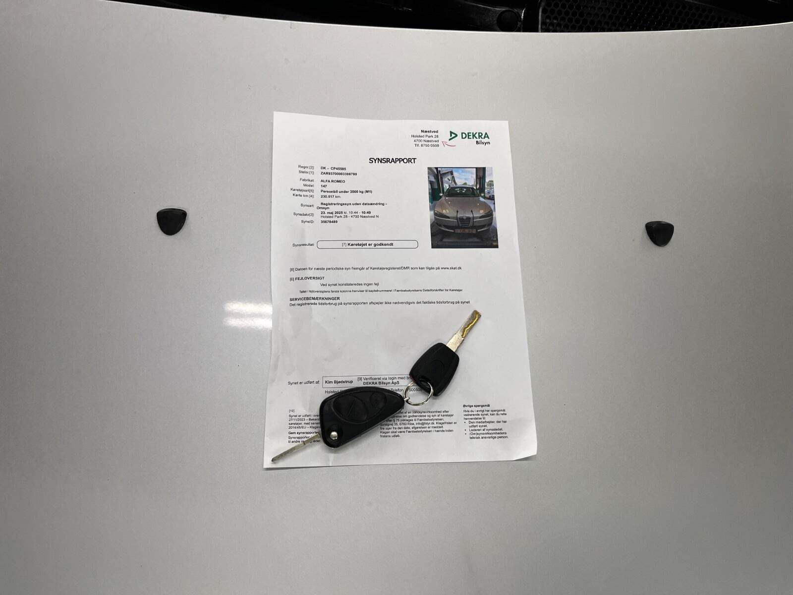 Sølv Alfa Romeo 147 fra 2005 set udefra